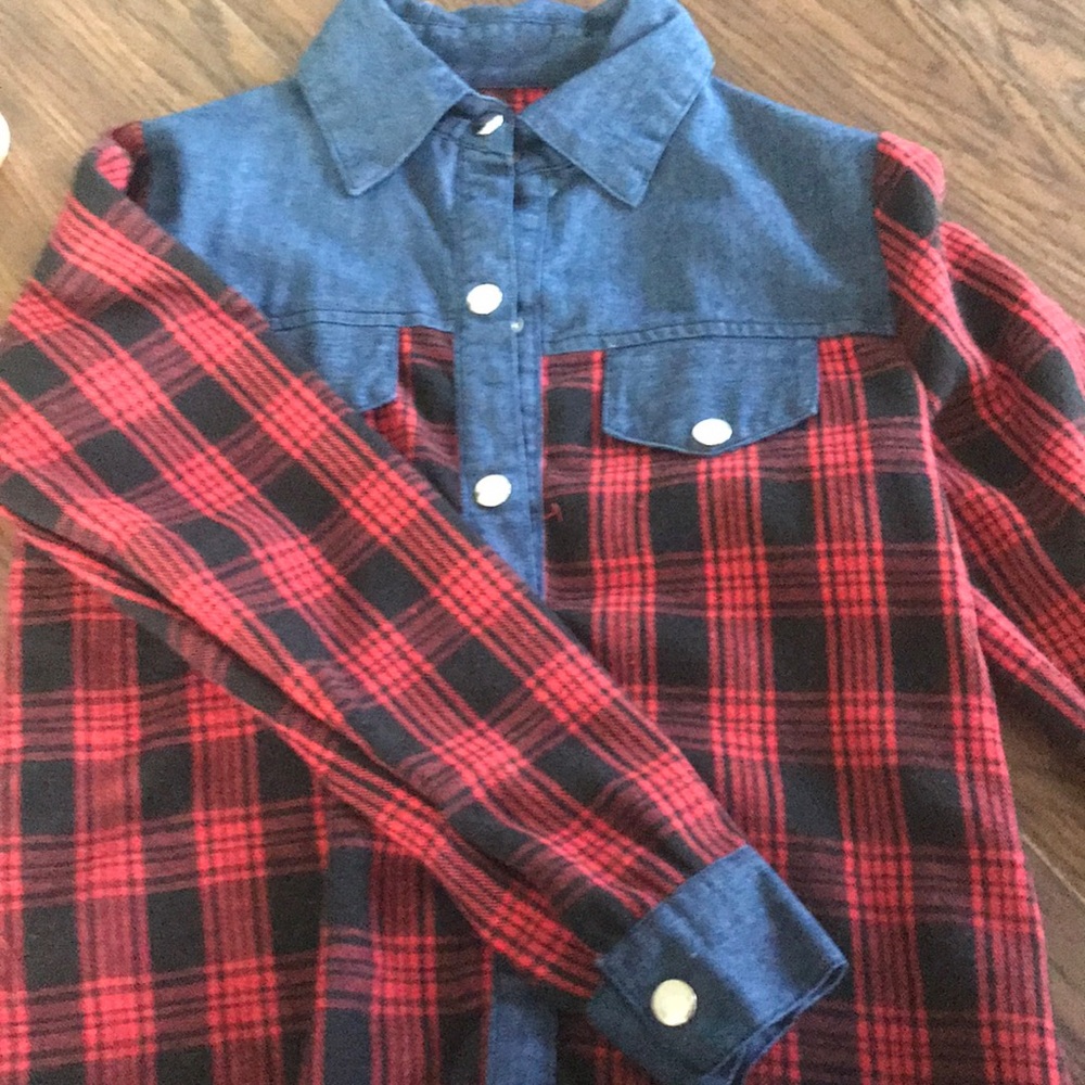 Long sleeve plaid button down shirt